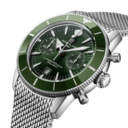 Cassa in acciaio inox da 42 mm con lunetta unidirezionale in ceramica, vetro zaffiro bombato antiriflesso su entrambi i lati e corona a vite del Breitling Superocean Heritage